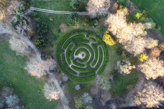 Vista a&eacute;rea de drone sobre o Parque Municipal da Lavandeira em Vila Nova de Gaia (Portugal)
