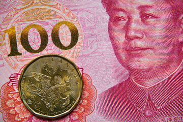 banknot chiński, 100 juanów, kanadyjska moneta, Chinese banknote, 100 yuan, Canadian coin - obrazy, fototapety, plakaty