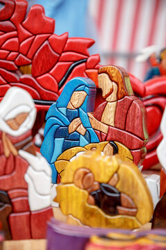 NACIMIENTO EN MADERA , MARIA Y JOSE ESCULTURA 