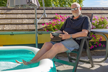 Relaxing with the feet  in cold water on a hot day