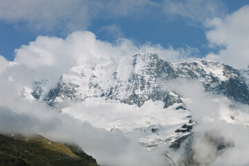 Fototapeta na wymiar Swiss Mountains near Lauterbrunnen
