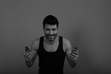 Naklejka premium Man with grenades in his hands in shadows