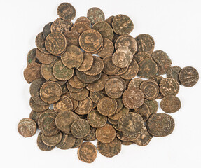 A hoard of bronze 4th Roman coins from the Eastern part of the Roman empire. © Robert McAlpine