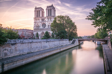 Fototapeta na wymiar Notre Dame Cathedral of Paris and Seine river at dramatic dawn, France