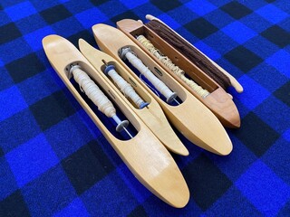 Vintage wooden boat shuttles for weaving. Wooden shuttles. Weaving equipment. Bobbin for yarn. Vintage reels for woolen mills. Bobbin for spindle bobbin machine.