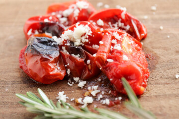 Fototapeta na wymiar Roasted red cherry tomatoes 