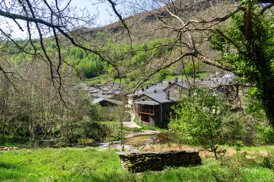 Pueblo tradicional de monta&ntilde;a en el noroeste de Espa&ntilde;a (Sierra del Caurel). A Seara, Lugo, Espa&ntilde;a.