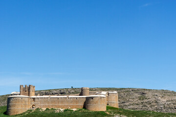 Fototapeta na wymiar El imponente castillo de Berlanga de Duero (siglo XV). Soria, Castilla y León, España.