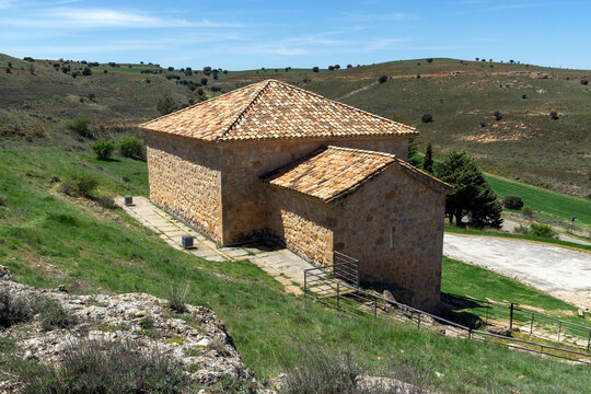 Ermita de San Baudelio de Berlanga (siglo XI). Posiblemente construida por artesanos moz&aacute;rabes. Caltojar, Soria, Espa&ntilde;a.