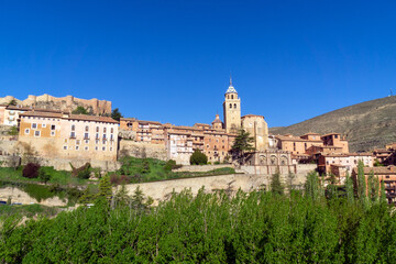 Vista de Albarracin. Monumento Nacional desde 1961 y propuesto por la UNESCO para ser declarado Patrimonio de la Humanidad por la belleza e importancia de su patrimonio histórico. Teruel, España.