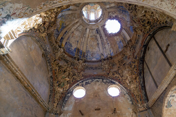 Naklejka premium Ruinas de la ciudad de Belchite tras la devastadora batalla en la Guerra Civil Española (1937). Hermosa cúpula barroca de la capilla lateral de San Martín de Tours. Zaragoza, Aragón, España.