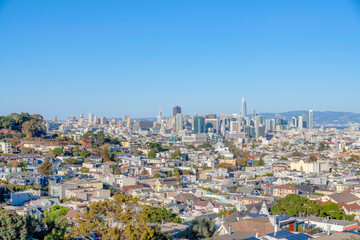Naklejka premium San Francisco downtown in California against the clear blue sky background