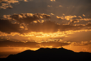 広島市内から絵下山を望む