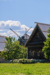 Old rural log house in Suzdal, Russian Federation старая деревянная мельница, деревянная изба, Суздаль, Золотое кольцо России