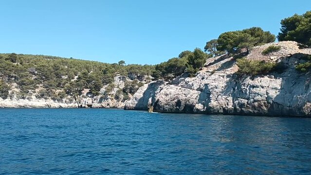 vue des calanques de Cassis en &eacute;t&eacute;