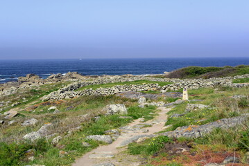 Fototapeta na wymiar Celtic path between granites, green and blue