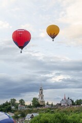 Fototapeta na wymiar ballooning festival in Suzdal, Russia фестиваль воздухоплавания, Суздаль, Золотое кольцо России