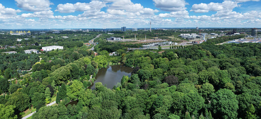 Teich im Rombergpark und Silhouette von Dortmund - Phoenix-West, Florian, Stadion - obrazy, fototapety, plakaty