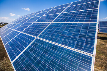 Obraz premium solar power plant green energy