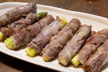 とても美味しい日本のズッキーニの肉巻き