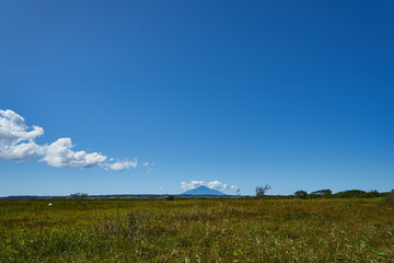 北海道　サロベツ原野からの利尻島
