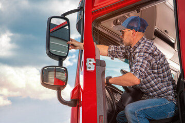 Truck Driver Adjusting Side Mirrors On Semi Truck - obrazy, fototapety, plakaty