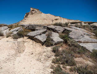 a semi-desert natural region or badlands composing clay, chalk and sandstone