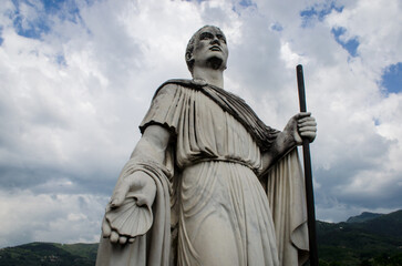 Fototapeta premium La statua di S. Ansano a Ponte a Moriano lungo la Via del Volto Santo, cammino che parte da Pontremoli e arriva a Lucca
