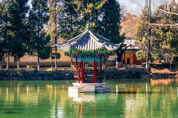 Obraz premium Landscape of lake in Black dragon pool(heilongtan),located in Lijiang,Yunnan,China
