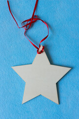 star tag with ribbon