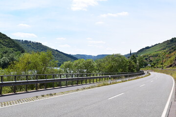 Moseluferstraße bei lotten im Sommer