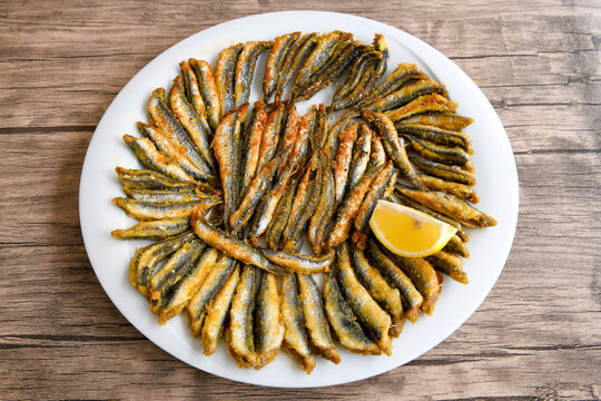 Fried Anchovies (Turkish Name: Hamsi Tava) .Hamsi, istavrit, sardalya tava. Balik kizartma.