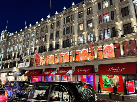 Hamleys at night