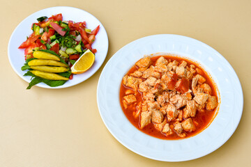 Sauteed chicken with carrots and peas ( Turkish ; Tavuk Sote )