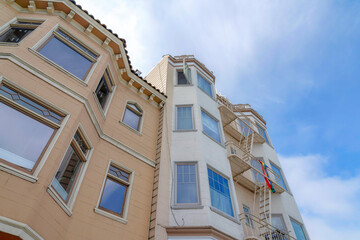 Fototapeta premium Multi-storey townhome and apartment building in San Francisco, California