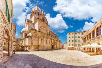 Fototapeta premium Sibenik old town with St James cathedral, dalmatian coast of Adriatic sea, Croatia