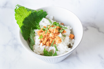 ご飯にのせた鮭明太子フレーク