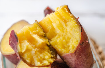 美味しく蒸しあがったサツマイモ