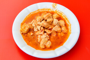 Sauteed chicken with carrots and peas ( Turkish ; Tavuk Sote )