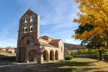 Iglesia románica de San Salvador de Cantamuda (siglos XII-XIII). Palencia, España. - obrazy, fototapety, plakaty