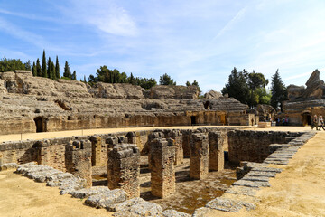Fototapeta na wymiar Anfiteatro de la ciudad romana de Itálica. Santiponce, Andalucía, España.