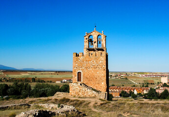 Torre de vig&iacute;a La Martina (siglo XIV). Ayll&oacute;n, Segovia, Espa&ntilde;a.