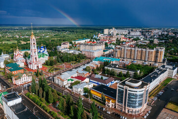 Obraz premium Rainbow over the city of Tambov, aerial view