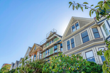 Facade of row of houses and trees in the suburbs of San Francisco, California