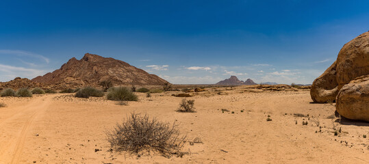 Fototapeta na wymiar landscape at the Spitzkoppe rock formation, Namibia