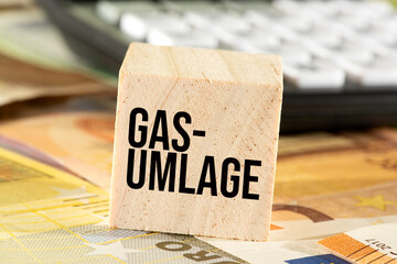 Taschenrechner, Euro Geldscheinen die Umlage für Gas