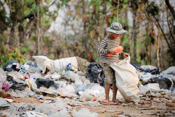 Poor people collect garbage for sale,   People living in garbage heaps walking to collect...