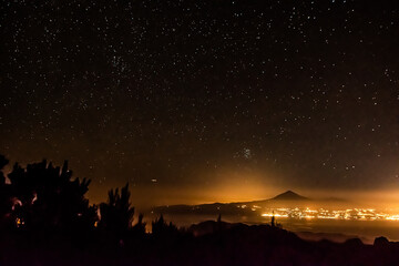 Der Teide auf Teneriffa von La Gomera aus, bei Nacht
