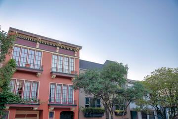 Naklejka premium Middle class residences against the dusk sky background in San Francisco, CA