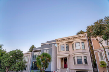 Fototapeta na wymiar Modern and traditional suburban houses in the neighborhood of San Francisco, California